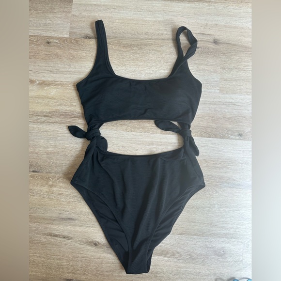 Aerie One-Piece Bathing Suit - Picture 1 of 4